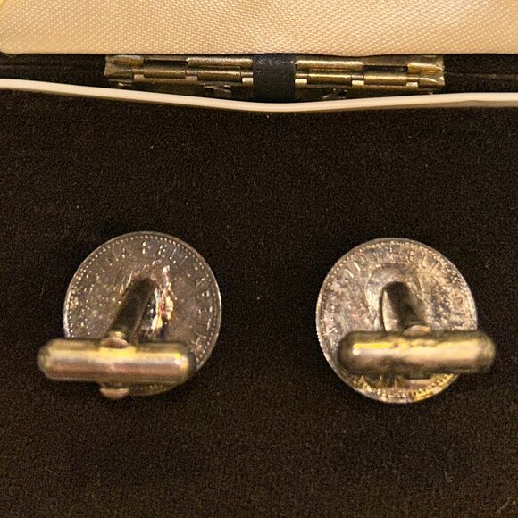 Elizabeth II Six Pence Cufflinks - Picture 3 of 4
